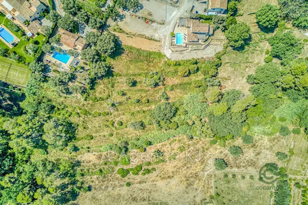 Terrain urbain de 0,45 ha pour vente à Provence-alpes-côte d'azur