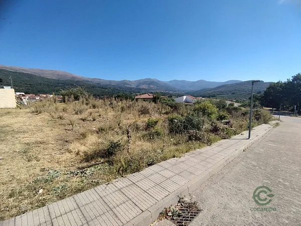 Terreno urbano de 0,1 ha en venta en Cáceres