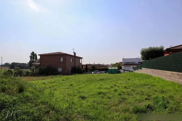 Terreno urbano de 0,09 ha en venta en Girona