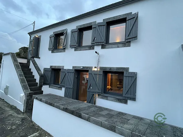 Casa de 0,01 ha en venta en São roque do pico, Açores