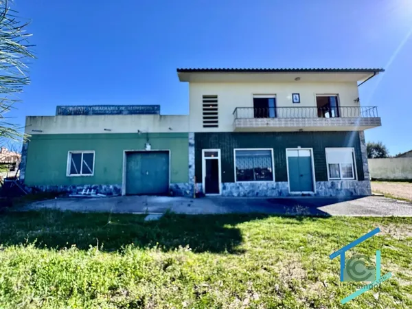 Casa de 0,108 ha en venta en Tomar, Santarém