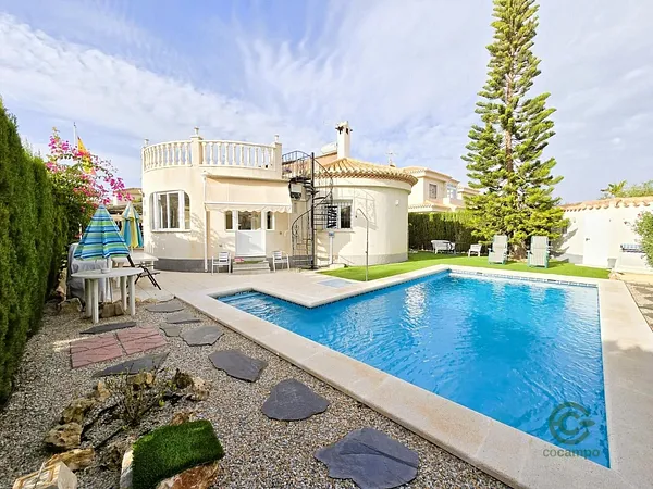Casa de 0,05 ha en venta en Orihuela costa, Alicante
