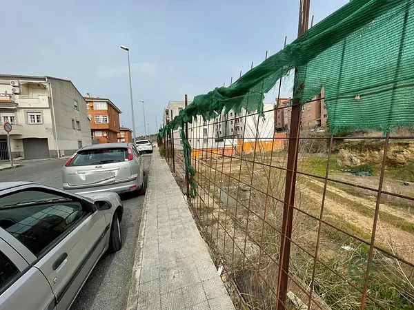 Terreno urbano de 0,13 ha en venta en Cáceres