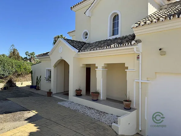 Casa de 0,1203 ha en venta en Estepona, Malaga