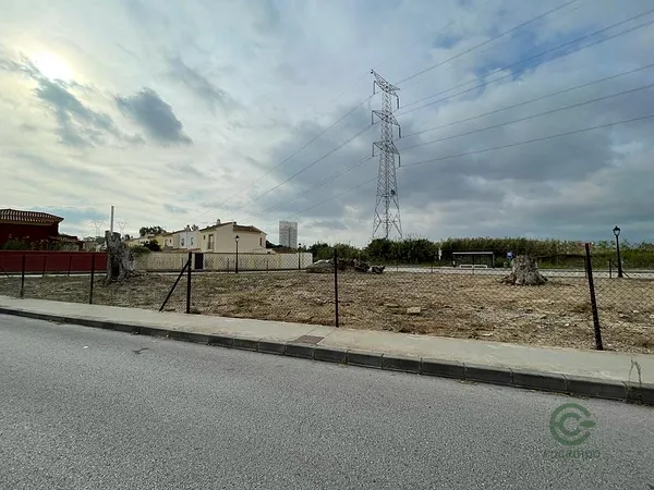 Terreno urbano de 0,15 ha en venta en Los barrios, Cadiz